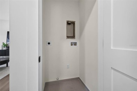 Townhouse in Saint Petersburg, Florida 3 bedrooms, 147.9 sq.m. № 2238532 - photo 26