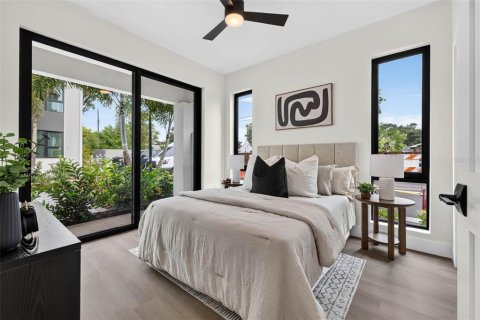 Townhouse in Saint Petersburg, Florida 3 bedrooms, 147.9 sq.m. № 2238532 - photo 7