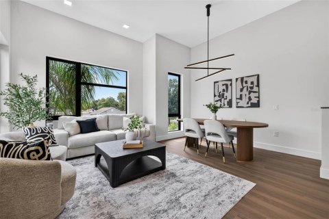 Townhouse in Saint Petersburg, Florida 3 bedrooms, 147.9 sq.m. № 2238532 - photo 16
