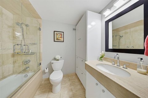 Copropriété à vendre à Coral Gables, Floride: 2 chambres, 119.84 m2 № 2439404 - photo 16
