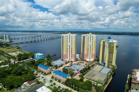 Condominio en venta en Fort Myers, Florida, 2 dormitorios, 155.05 m2 № 2294558 - foto 2