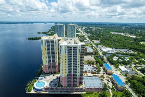 Condominio en venta en Fort Myers, Florida, 2 dormitorios, 155.05 m2 № 2294558 - foto 30