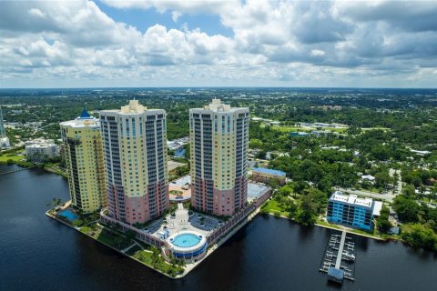 Condominio en venta en Fort Myers, Florida, 2 dormitorios, 155.05 m2 № 2294558 - foto 8