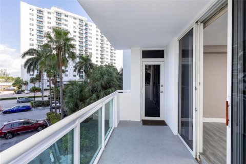 Купить кондоминиум в Холливуд, Флорида 2 спальни, 108.7м2, № 2001743 - фото 12