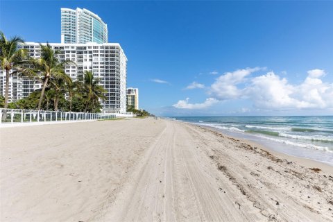 Купить кондоминиум в Холливуд, Флорида 2 спальни, 108.7м2, № 2001743 - фото 18