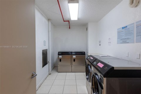 Купить кондоминиум в Холливуд, Флорида 2 спальни, 108.7м2, № 2001743 - фото 14