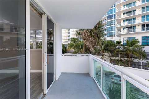 Купить кондоминиум в Холливуд, Флорида 2 спальни, 108.7м2, № 2001743 - фото 13