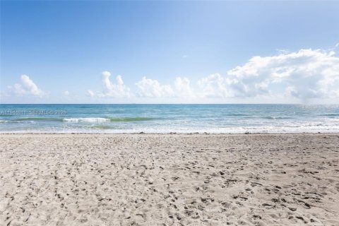 Купить кондоминиум в Холливуд, Флорида 2 спальни, 108.7м2, № 2001743 - фото 20