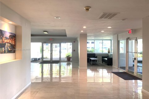 Condominio en alquiler en Key Biscayne, Florida, 2 dormitorios, 96.62 m2 № 2012429 - foto 29