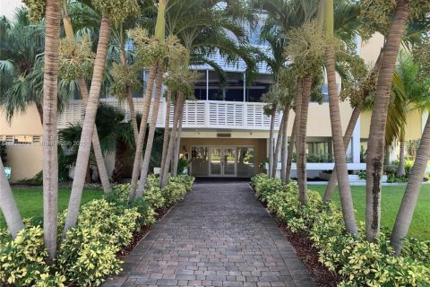 Condominio en alquiler en Key Biscayne, Florida, 2 dormitorios, 96.62 m2 № 2012429 - foto 2