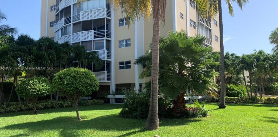 Condominio en Key Biscayne, Florida, 2 dormitorios  № 2012429