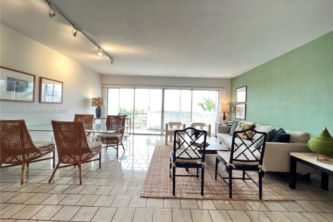 Condominio en alquiler en Key Biscayne, Florida, 2 dormitorios, 96.62 m2 № 2012429 - foto 8