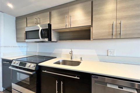 Condominio en alquiler en Key Biscayne, Florida, 2 dormitorios, 96.62 m2 № 2012429 - foto 16