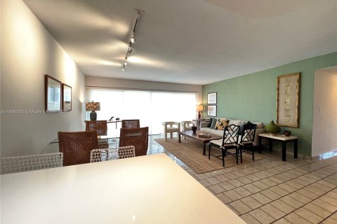 Condominio en alquiler en Key Biscayne, Florida, 2 dormitorios, 96.62 m2 № 2012429 - foto 12