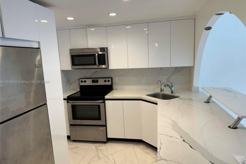 Condominio en venta en Hallandale Beach, Florida, 1 dormitorio, 66.8 m2 № 1823896 - foto 4