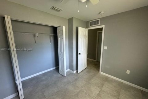House in Fort Lauderdale, Florida 4 bedrooms № 1867840 - photo 14