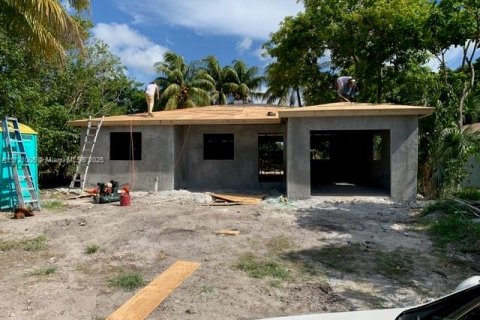 House in Fort Lauderdale, Florida 4 bedrooms № 1867840 - photo 2