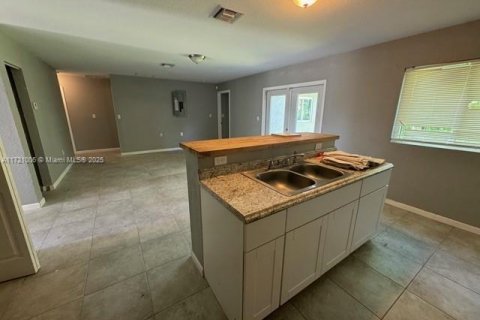 House in Fort Lauderdale, Florida 4 bedrooms № 1867840 - photo 7