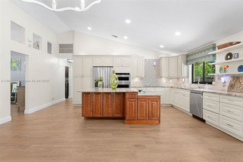 House in Davie, Florida 4 bedrooms, 223.52 sq.m. № 1892651 - photo 10