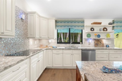 House in Davie, Florida 4 bedrooms, 223.52 sq.m. № 1892651 - photo 4
