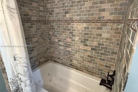 House in Davie, Florida 4 bedrooms, 223.52 sq.m. № 1892651 - photo 12