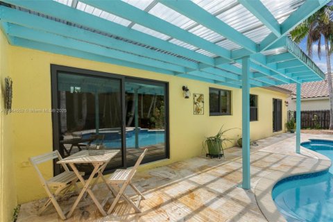 House in Davie, Florida 4 bedrooms, 223.52 sq.m. № 1892651 - photo 8