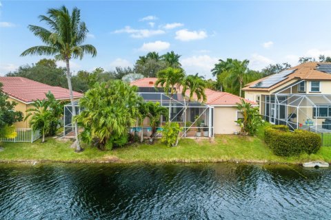 House in Coral Springs, Florida 4 bedrooms, 205.96 sq.m. № 1117879 - photo 1