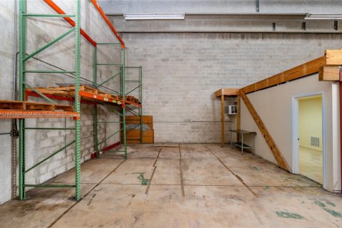 Commercial property in Miami, Florida № 1845805 - photo 8