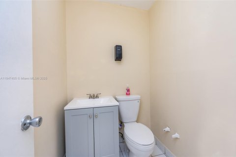 Commercial property in Miami, Florida № 1845805 - photo 17