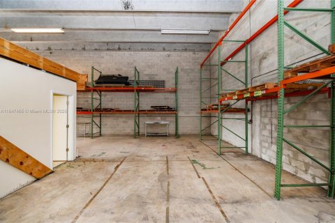 Commercial property in Miami, Florida № 1845805 - photo 10