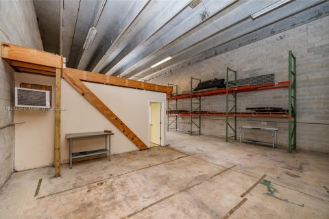 Commercial property in Miami, Florida № 1845805 - photo 11