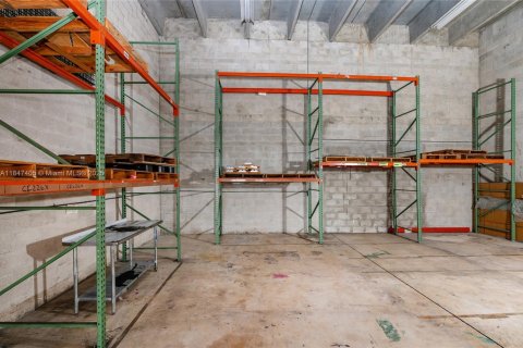 Commercial property in Miami, Florida № 1845805 - photo 7