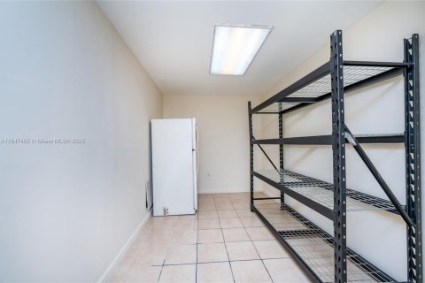 Commercial property in Miami, Florida № 1845805 - photo 21