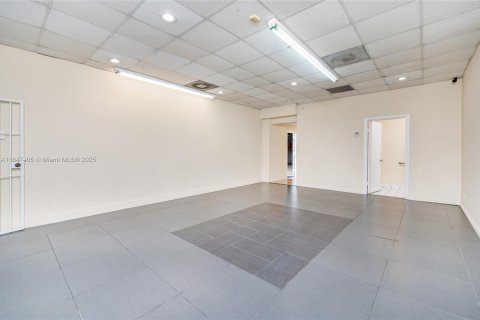 Commercial property in Miami, Florida № 1845805 - photo 14