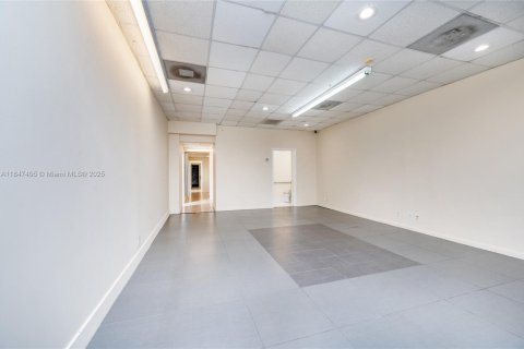 Commercial property in Miami, Florida № 1845805 - photo 13