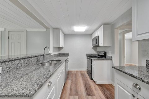 House in Orlando, Florida 3 bedrooms, 140.56 sq.m. № 1798451 - photo 9