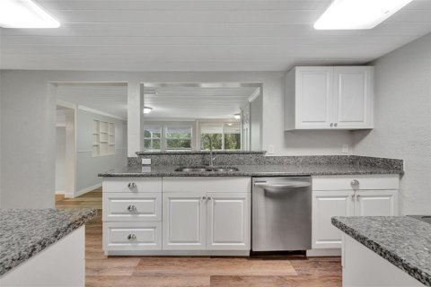 House in Orlando, Florida 3 bedrooms, 140.56 sq.m. № 1798451 - photo 8