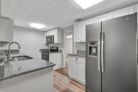 House in Orlando, Florida 3 bedrooms, 140.56 sq.m. № 1798451 - photo 10