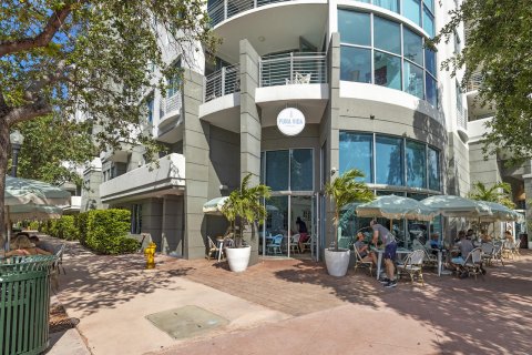 Condo in Miami Beach, Florida, 1 bedroom  № 1208101 - photo 1