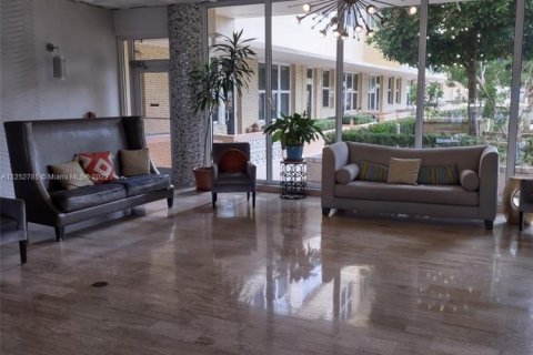 Estudio en el Condominio en Miami Beach, Florida  № 2077227