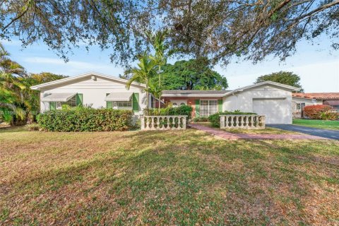 House in Miami, Florida 4 bedrooms, 165.09 sq.m. № 2030288