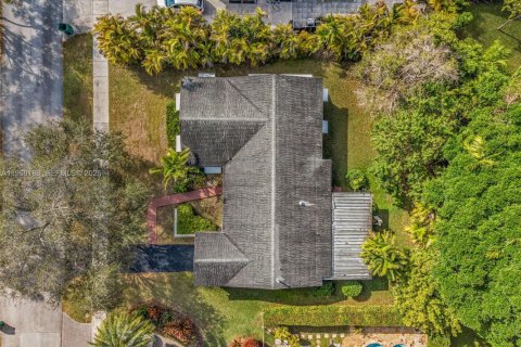 House in Miami, Florida 4 bedrooms, 165.09 sq.m. № 2030288 - photo 22