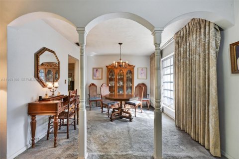 House in Miami, Florida 4 bedrooms, 165.09 sq.m. № 2030288 - photo 6