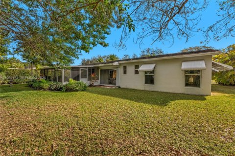 House in Miami, Florida 4 bedrooms, 165.09 sq.m. № 2030288 - photo 18