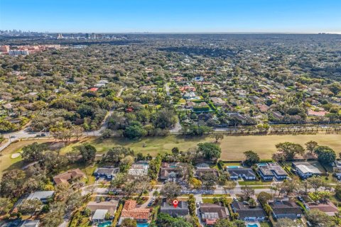 House in Miami, Florida 4 bedrooms, 165.09 sq.m. № 2030288 - photo 19