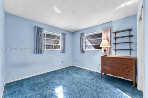 House in Miami, Florida 4 bedrooms, 165.09 sq.m. № 2030288 - photo 13