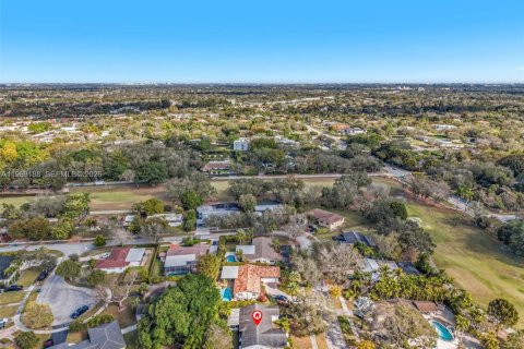 House in Miami, Florida 4 bedrooms, 165.09 sq.m. № 2030288 - photo 20