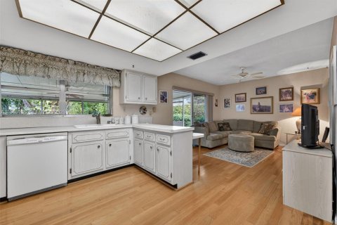 House in Miami, Florida 4 bedrooms, 165.09 sq.m. № 2030288 - photo 7