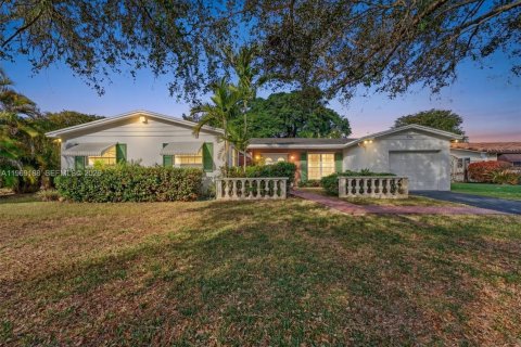 House in Miami, Florida 4 bedrooms, 165.09 sq.m. № 2030288 - photo 24