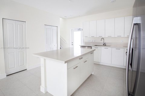 Copropriété à louer à Doral, Floride: 4 chambres, 139.91 m2 № 1758577 - photo 11